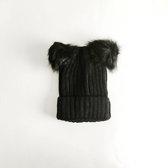 CLEARANCE ✨ Black Pom Pom Beanie - Picture 2 of 2
